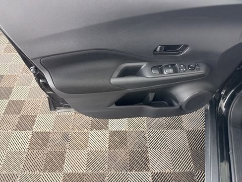 Used 2022 Nissan Kicks S image 18