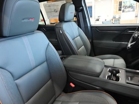 New 2026 GMC Acadia AT4 w/ Luxury Package AWD/4WD image 8