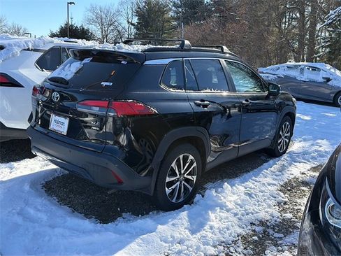 Certified 2022 Toyota Corolla Cross XLE image 2