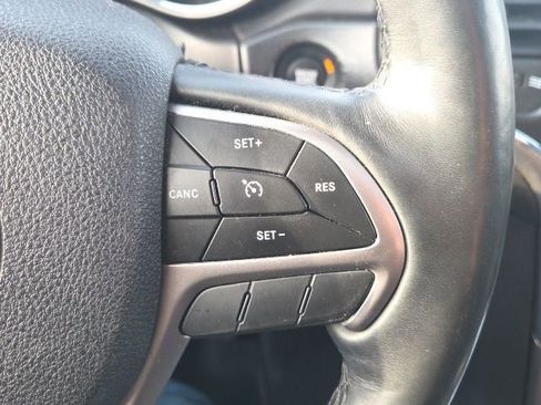 Used 2018 Jeep Grand Cherokee Altitude image 41