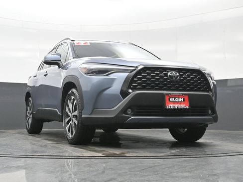 Used 2022 Toyota Corolla Cross XLE image 28