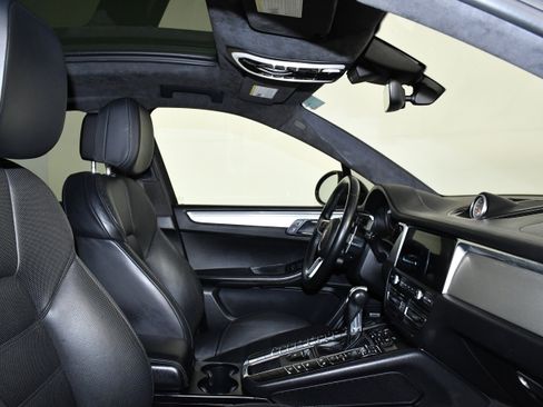 Used 2020 Porsche Macan Turbo image 26