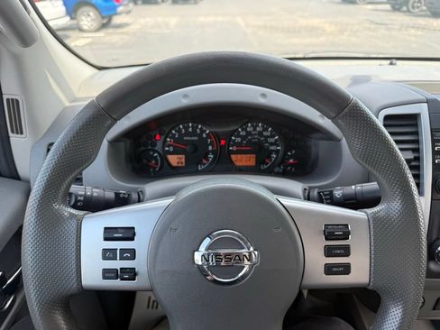 Used 2013 Nissan Frontier SV w/ SV Value Truck Pkg AWD/4WD image 19