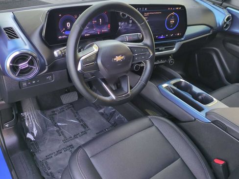 Used 2025 Chevrolet Equinox EV LT w/ Convenience Package image 12