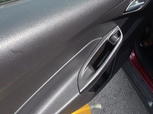 Used 2014 Ford Focus SE FWD image 19