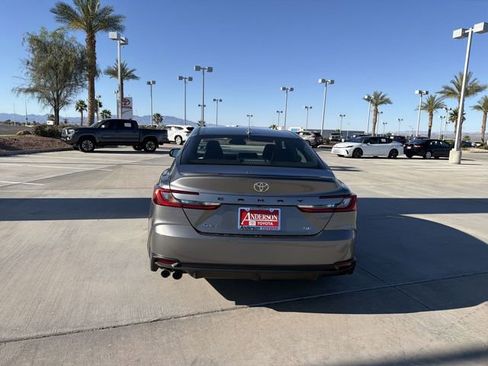 Used 2025 Toyota Camry SE image 6