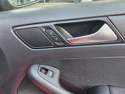 Used 2014 Volkswagen Jetta S image 32