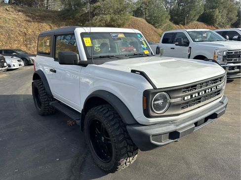 Used 2022 Ford Bronco Base image 3