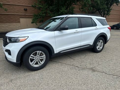 Used 2021 Ford Explorer XLT w/ Class III Trailer Tow Package AWD/4WD image 6