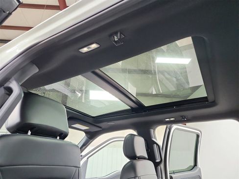 Used 2025 Ford F250 Platinum image 22