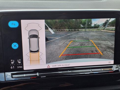 Used 2025 Volkswagen Atlas Cross Sport SE image 4