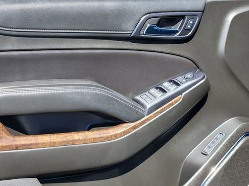 Used 2018 Chevrolet Suburban LT image 19
