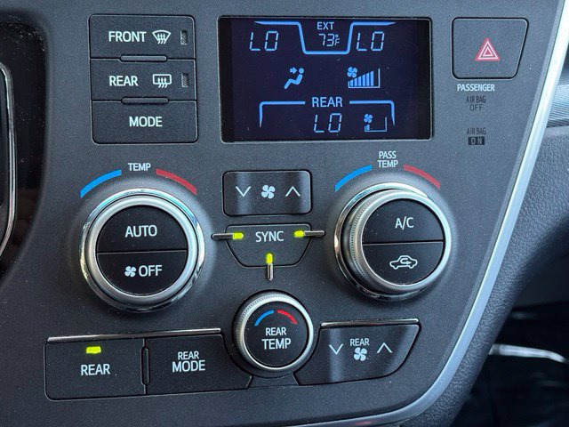 Used 2015 Toyota Sienna SE FWD image 23