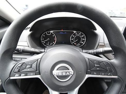 Used 2025 Nissan Altima 2.5 SV FWD image 16