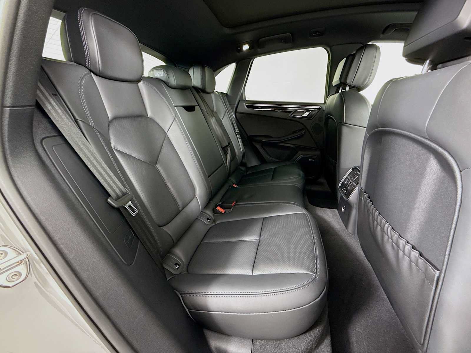Used 2026 Porsche Macan AWD/4WD image 29