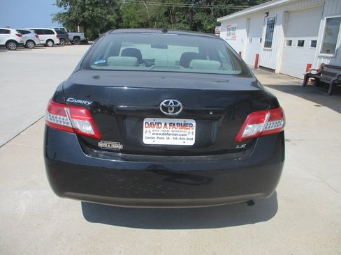 Used 2010 Toyota Camry LE FWD image 5
