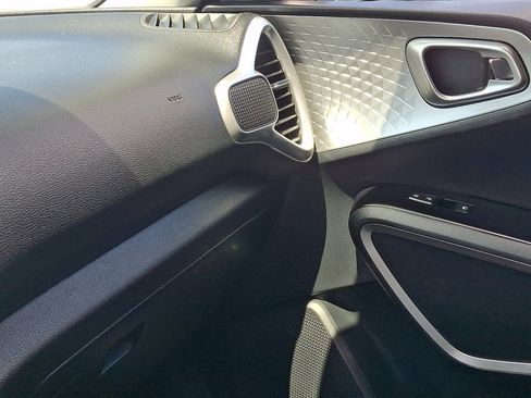 Used 2022 Kia Soul LX FWD image 33