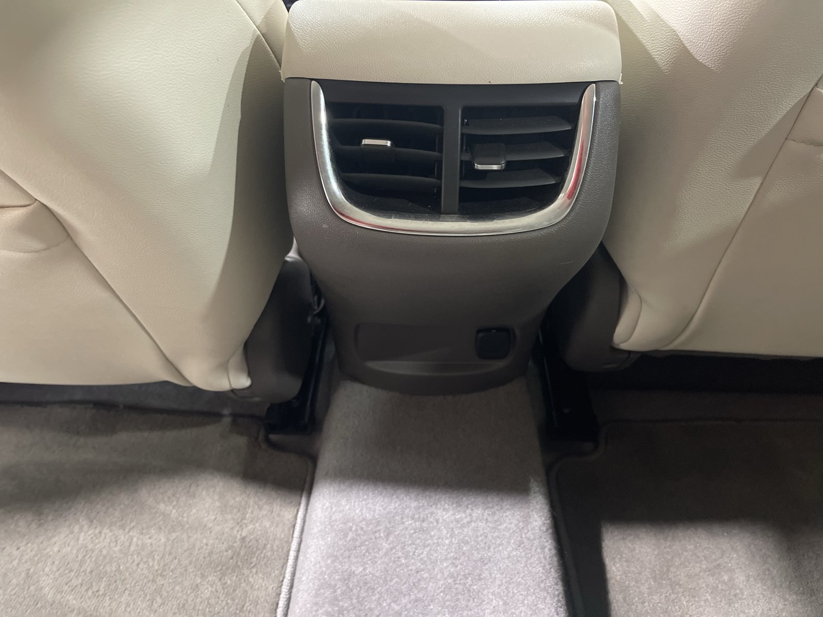 Used 2019 Chevrolet Malibu LT w/ Leather Package FWD image 14
