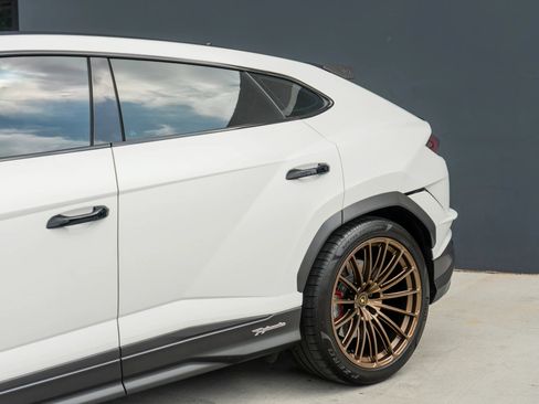 Used 2023 Lamborghini Urus Performante AWD/4WD image 26