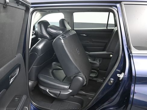 Used 2023 Toyota Highlander XLE image 30