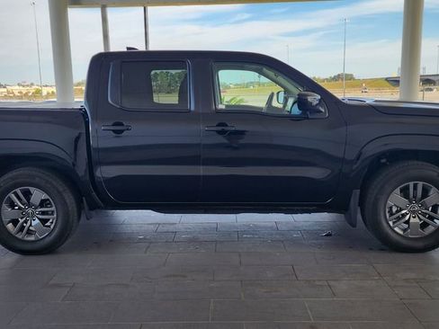 Used 2025 Nissan Frontier SV w/ SV Convenience Package image 5