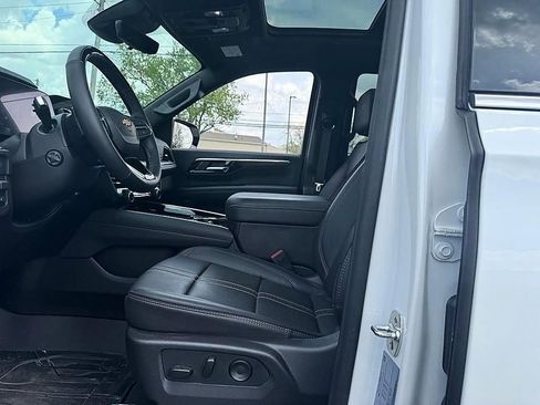Used 2025 Chevrolet Tahoe High Country AWD/4WD image 11