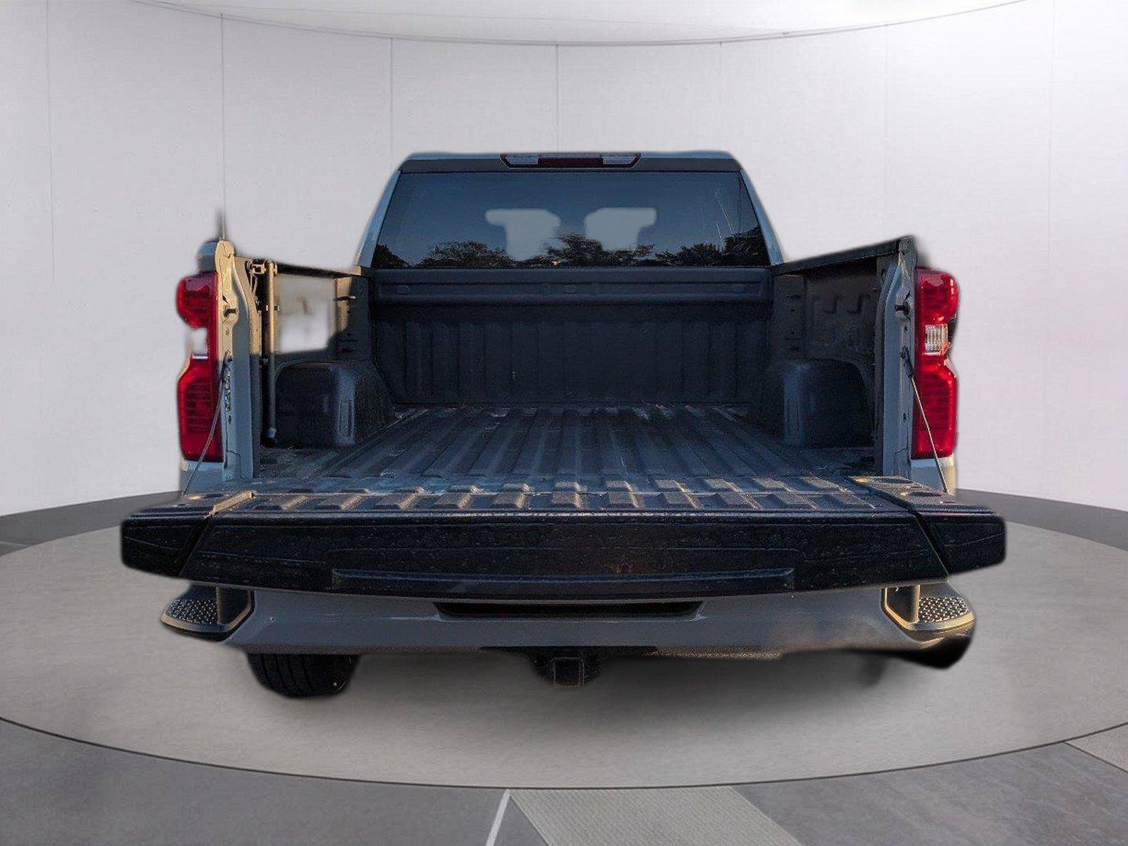 Used 2024 Chevrolet Silverado 1500 Custom w/ Dark Appearance Package RWD image 5