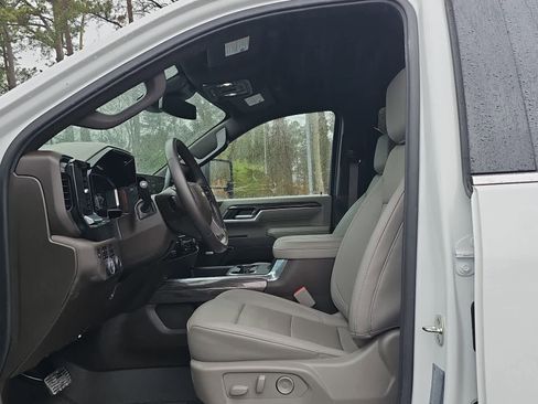 Used 2024 Chevrolet Silverado 2500 LTZ w/ LTZ Plus Package image 9