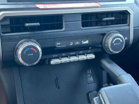 Certified 2025 Toyota 4Runner SR5 AWD/4WD image 30