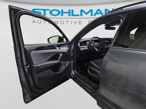 Used 2025 Volkswagen Tiguan SE R-Line AWD/4WD image 12