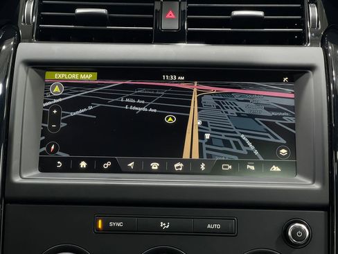 Used 2018 Land Rover Discovery SE image 10