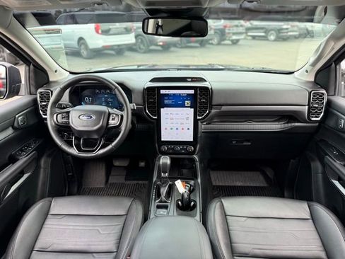 Used 2025 Ford Ranger Lariat w/ Black Appearance Package image 2