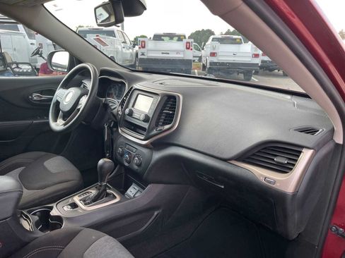 Used 2017 Jeep Cherokee Sport FWD image 27