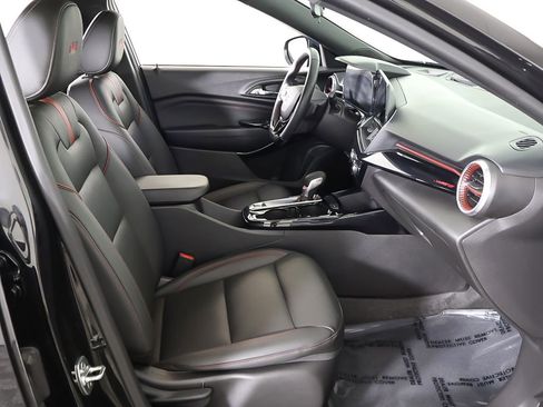 Used 2025 Chevrolet Trax RS w/ Driver Confidence Package image 32