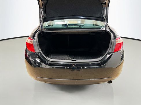 Used 2017 Toyota Corolla LE image 23