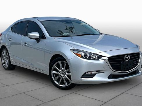 Used 2018 MAZDA MAZDA3 Touring FWD image 2