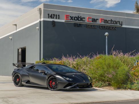 Used 2021 Lamborghini Huracan STO RWD image 1