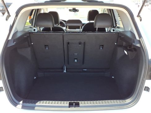 Used 2025 Volkswagen Taos SE FWD image 6