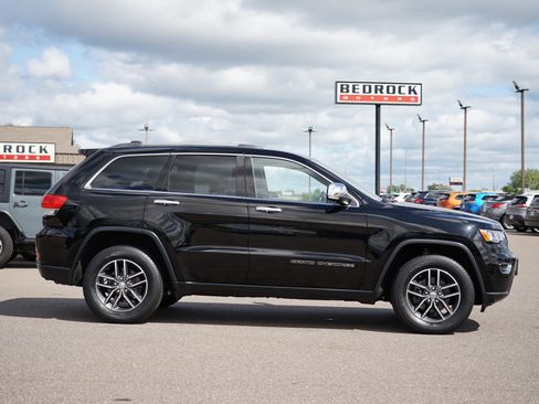 Used 2018 Jeep Grand Cherokee Limited w/ Trailer Tow Group IV AWD/4WD image 2