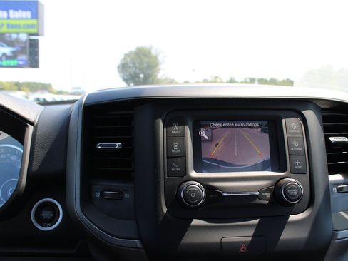 Used 2024 RAM 2500 Tradesman w/ Chrome Appearance Group AWD/4WD image 24