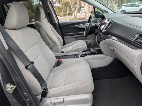 Used 2018 Honda Pilot EX image 9
