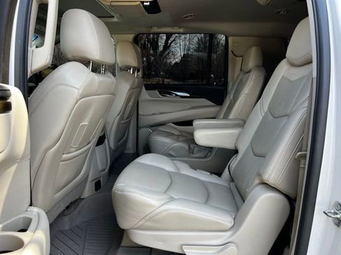Used 2020 Cadillac Escalade ESV Luxury image 16