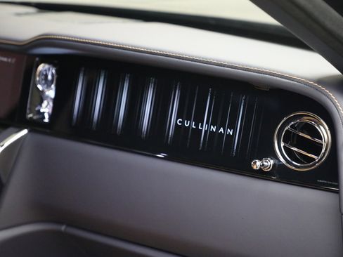 New 2026 Rolls-Royce Cullinan image 33
