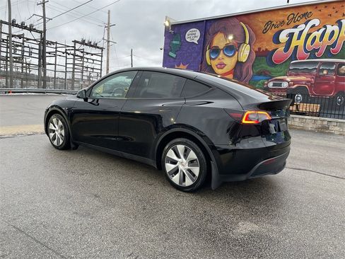 Used 2021 Tesla Model Y Long Range image 3