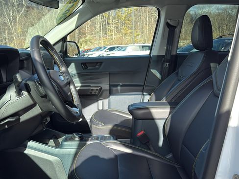 Used 2025 Ford Maverick Lobo image 13