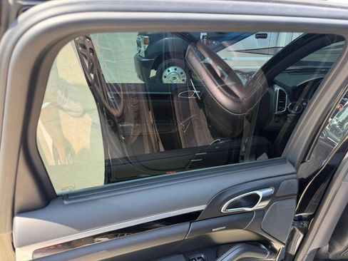 Used 2015 Porsche Cayenne Diesel w/ Premium Plus Package AWD/4WD image 39