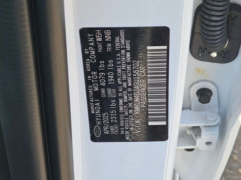 Used 2025 Hyundai Elantra Blue image 20