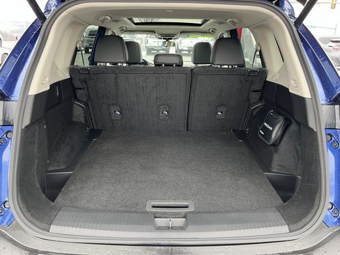 Used 2023 Nissan Rogue SV w/ SV Premium B Package image 5