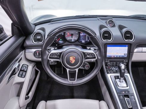 Used 2018 Porsche 718 Boxster S image 16