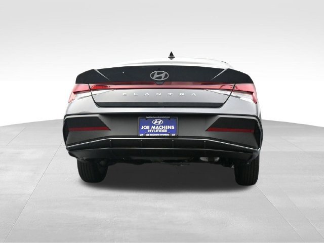 Used 2026 Hyundai Elantra SE FWD image 37
